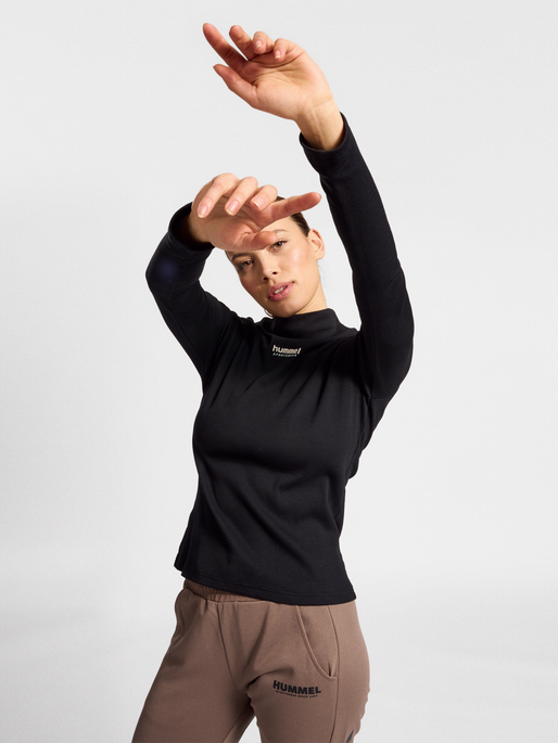 hmlLGC GISA TURTLENECK, BLACK, model