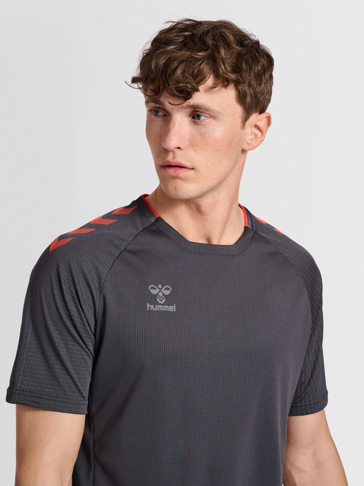 hmlPRO GRID TRAINING JERSEY S/S, FORGED IRON/QUIET SHADE, model