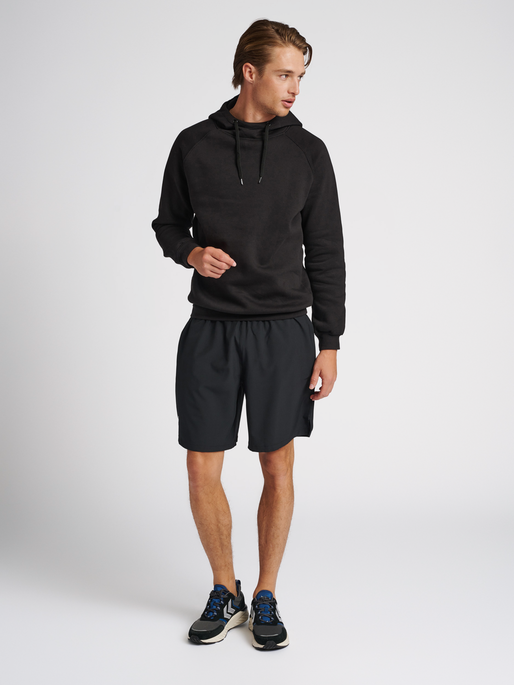 hmlRED HEAVY HOODIE, BLACK, model