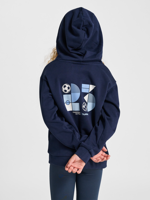 hmlJR GRAPHIC HOODIE, DRESS BLUES, model