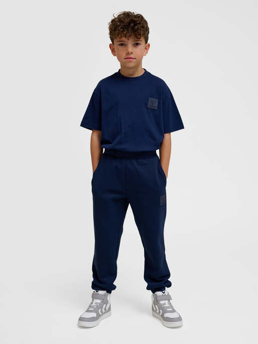 hmlCLEAN ADJUSTABLE PANTS, BLACK IRIS, model