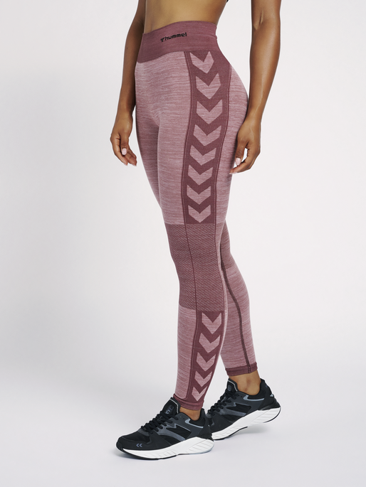 hmlCLEA SEAMLESS MID WAIST TIGHTS, FUDGE/WOODROSE MELANGE, model