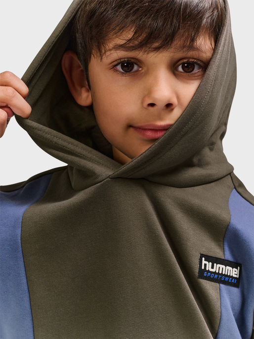 hmlALLTON HOODIE, MAJOR BROWN, model