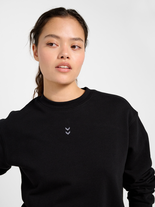 hmlFOUNDATION SWEATSHIRT, BLACK, model