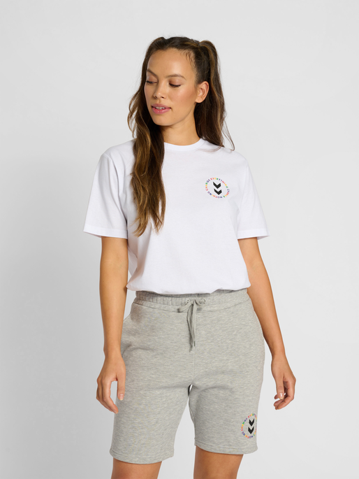 hmlEVERYTHING NOTHING T-SHIRT, WHITE, model