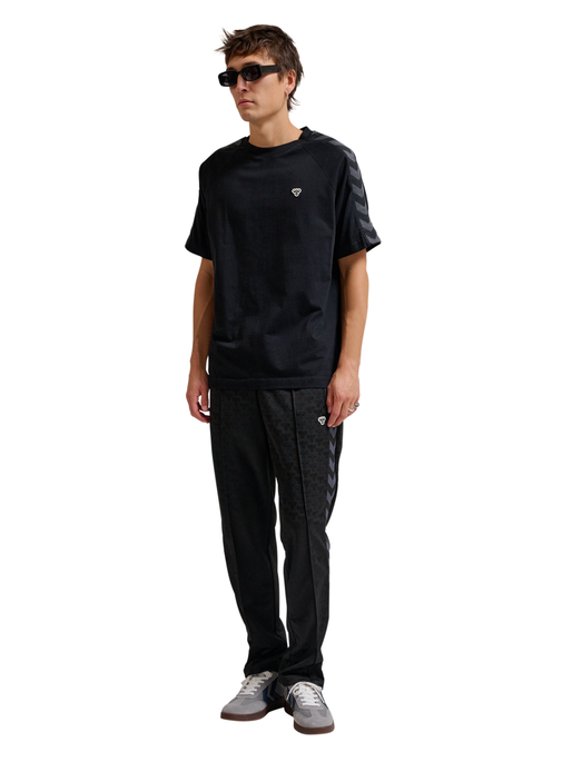 hmlARCHIVE LOOSE T-SHIRT S/S, BLACK, model