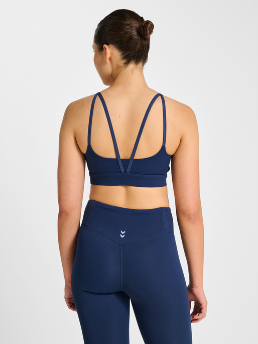 hmlYOGA STRAP BRA, DRESS BLUES, model
