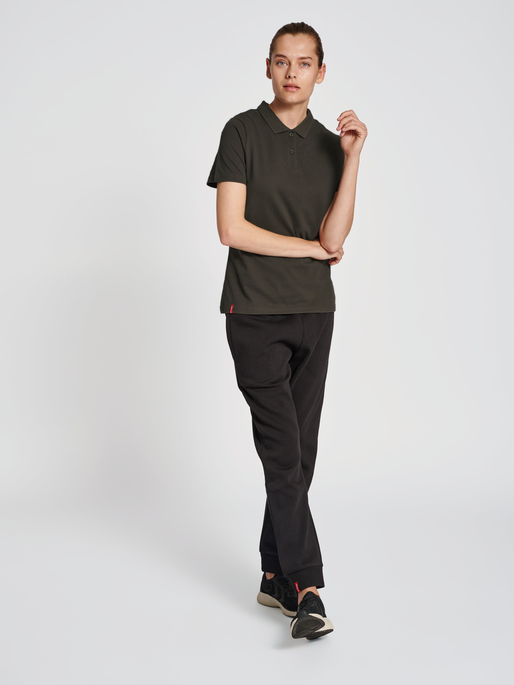 hmlRED CLASSIC POLO WOMAN, RAVEN, model