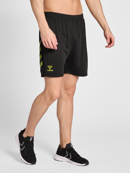 hmlONGRID POLY SHORTS, JET BLACK/DARK CITRON, model