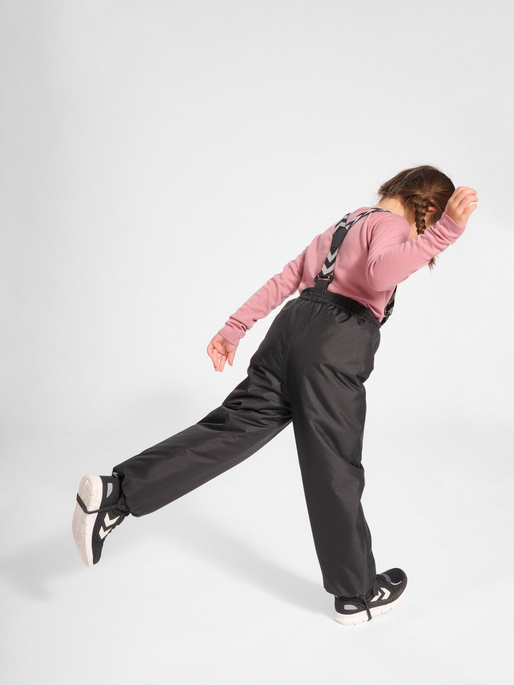 hmlSKI TEX SNOWPANTS, 2001, model