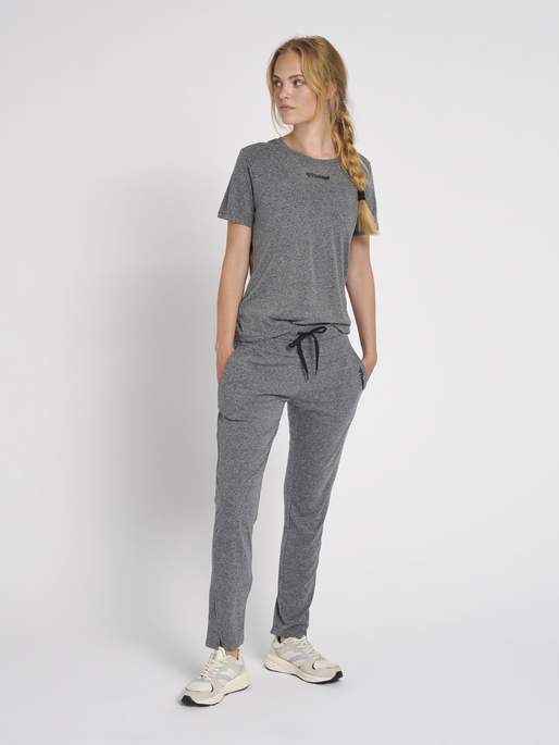 hmlZANDRA REGULAR PANTS, 2508, model