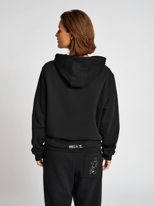 hmlAMNESTY HOODIE, BLACK, model