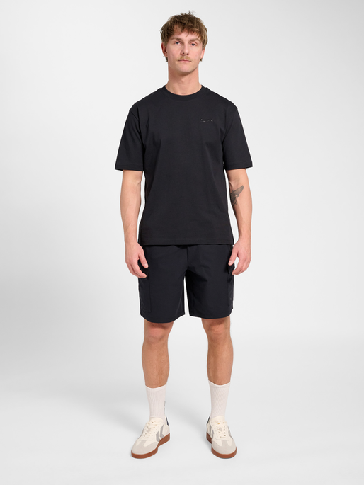 hmlKEEPER LOGO T-SHIRT S/S, BLACK, model