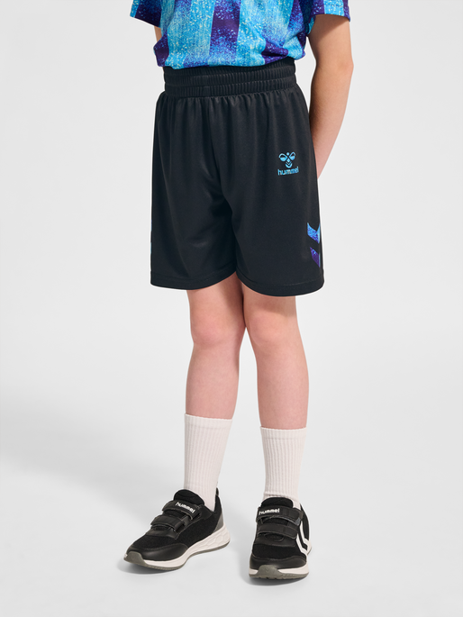 hmlSHIMMER SHORTS, BLACK/DAZZLING BLUE, model