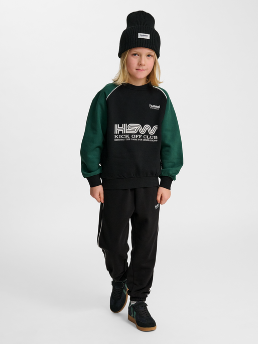 hmlJR OVERSIZED CREW HSW, DARK GREEN, model