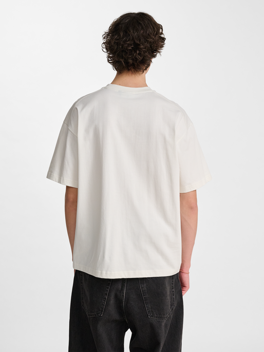 hmlLOOSE T-SHIRT S/S 23, BLANC DE BLANC, model