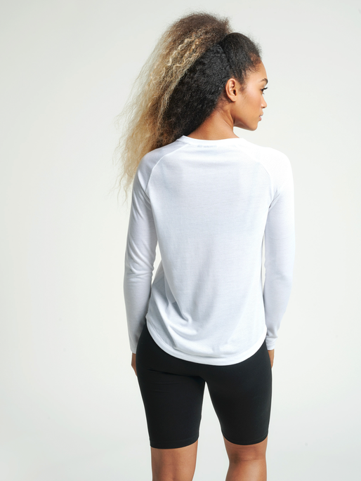 hmlVANJA T-SHIRT L/S, WHITE, model