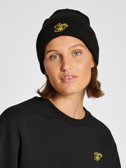 hmlAMNESTY BEANIE, 2001, model