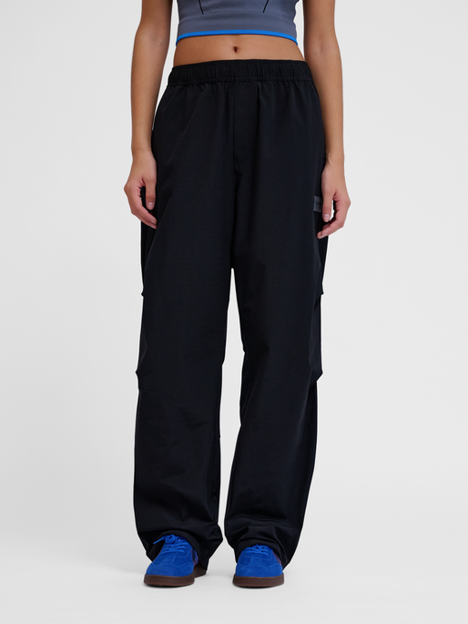 hmlSORONA REGULAR PANTS, BLACK, model