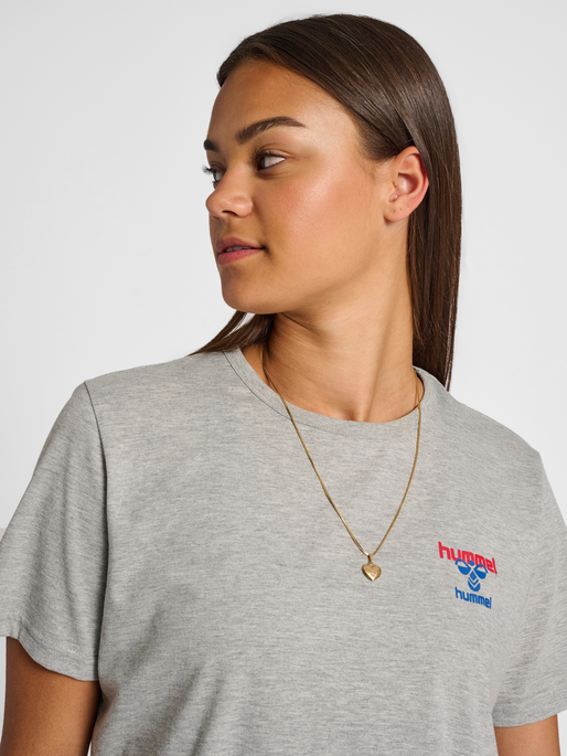 hmlIC DAYTON T-SHIRT, GREY MELANGE, model