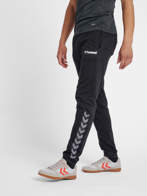 hmlAUTHENTIC SWEAT PANT, BLACK/WHITE, model