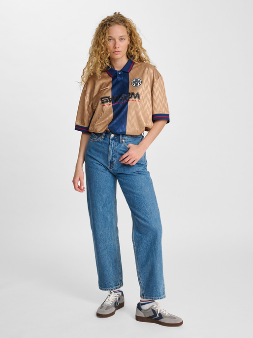 hmlLOOSE FB JERSEY S/S, CORNSTALK, model