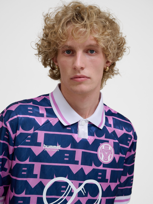 hmlLOOSE SOCCER JERSEY LOVE, VIOLET, model