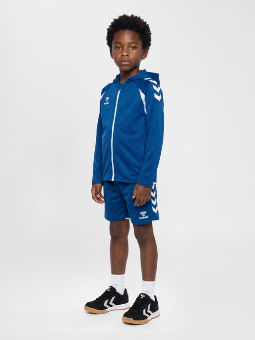 hmlCORE 2.0 ZIP HOODIE KIDS, TRUE BLUE/WHITE, model