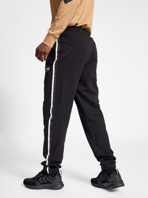 hmlLGC MARK SWEATPANTS, 2001, model