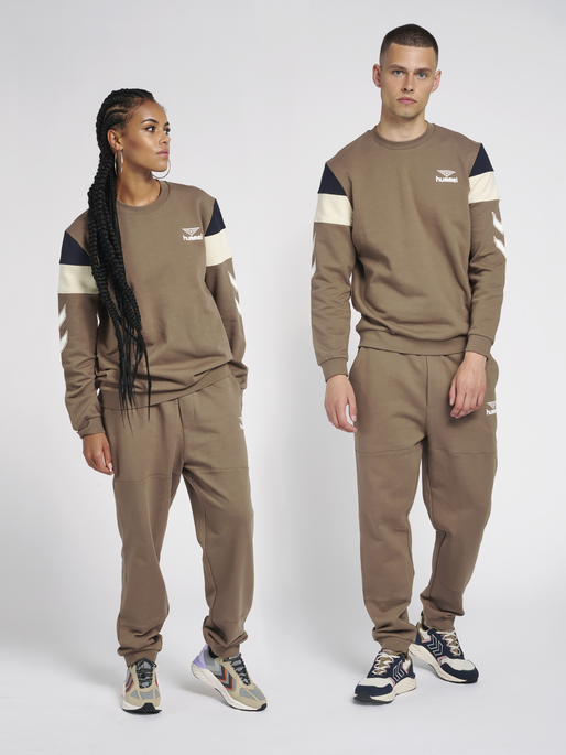 hmlSTEPHAN PANTS, 8058, model