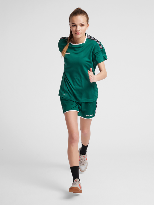 hmlAUTHENTIC POLY JERSEY WOMAN S/S, EVERGREEN, model