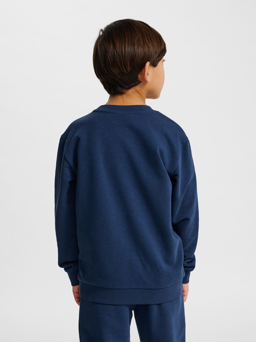 hmlJR BASE SWEATSHIRT, DRESS BLUES, model