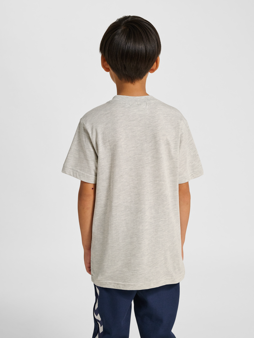 hmlJR REG T-SHIRT S/S RUNNER 2-PACK, LIGHT GREY MELANGE/DRESS BLUES, model
