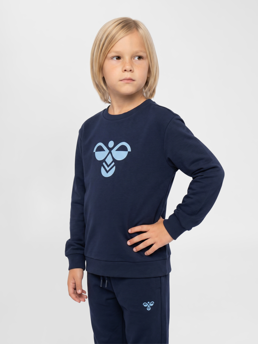 hmlJR REG TUKAS SWEATSHIRT, DRESS BLUES/FLINT STONE, model