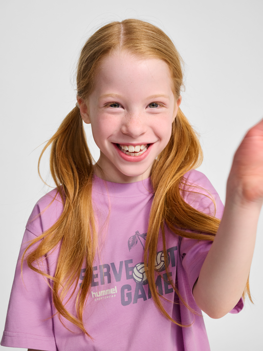 hmlJR LOOSE SET HS GRAPHIC, SMOKY GRAPE, model