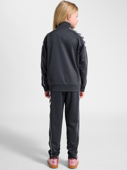 hmlTRACK TRACKSUIT, EBONY, model