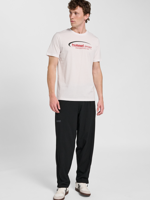 hmlPULSE GRAPHIC T-SHIRT S/S, WHITE/RED, model