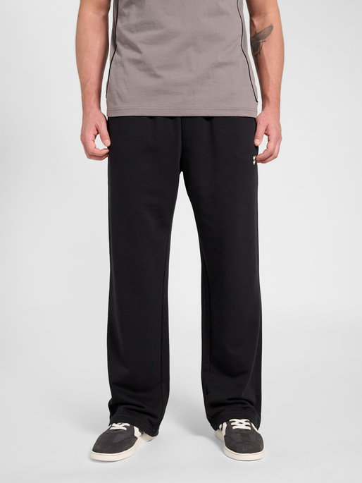 hmlPULSE WIDE SWEAT PANTS, BLACK, model