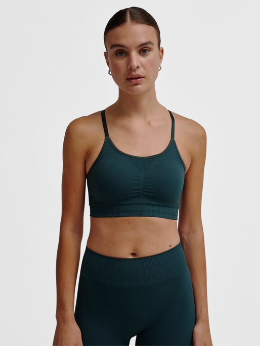 hmlMT DEFINE SEAMLESS PADDED BRA, GREEN GABLES, model