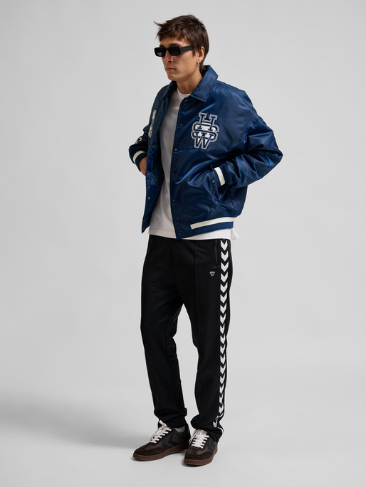 hmlLETTERMAN JACKET HSW, DRESS BLUES, model