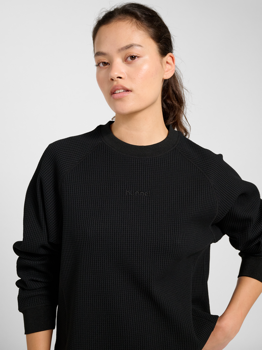hmlSOFT WAFFLE W T-SHIRT L/S, BLACK, model