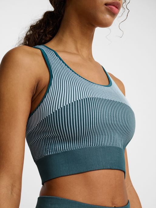 hmlYOGA SEAMLESS W CROP TOP, STARGAZER, model