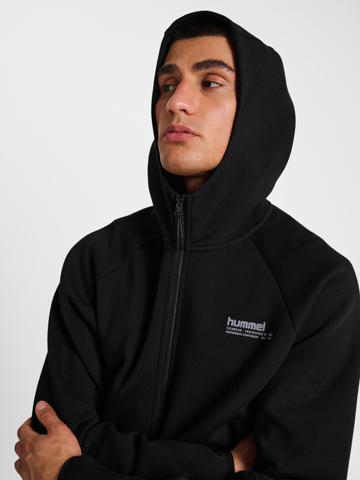 hmlTECH FLEECE REGULAR ZIP HOODIE, BLACK, model