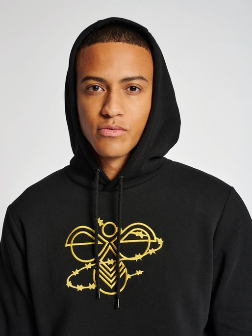 hmlAMNESTY HOODIE, BLACK, model