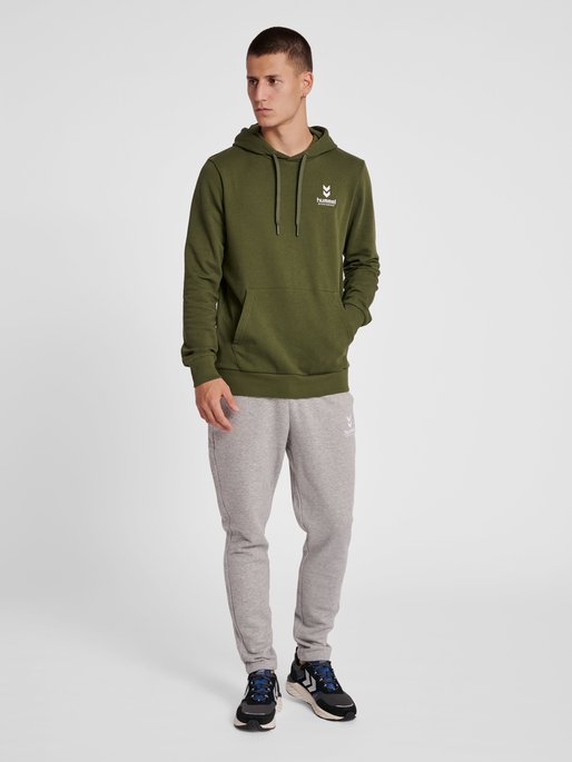 hmlOSCAR HOODIE, RIFLE GREEN, model