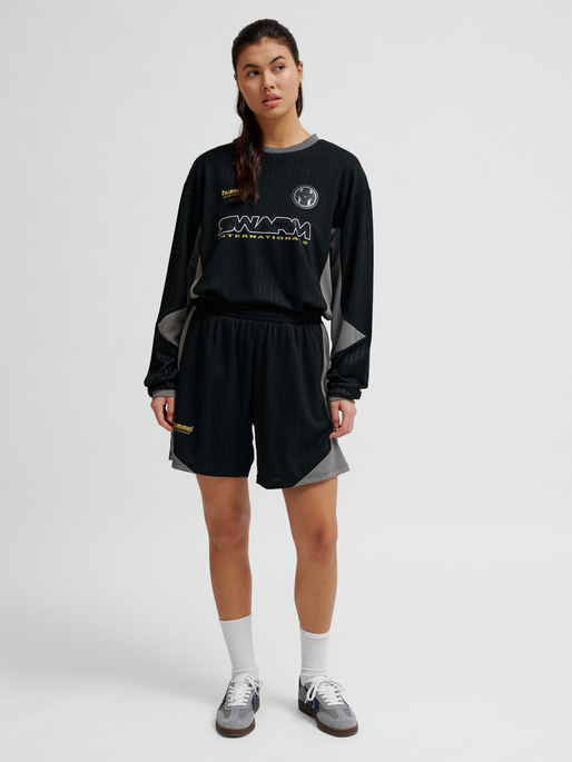 hmlLOOSE FB SHORTS TOPSCORER, BLACK, model