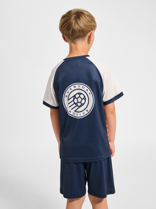 hmlSHIMMER T-SHIRT S/S, DRESS BLUES/WHITE, model