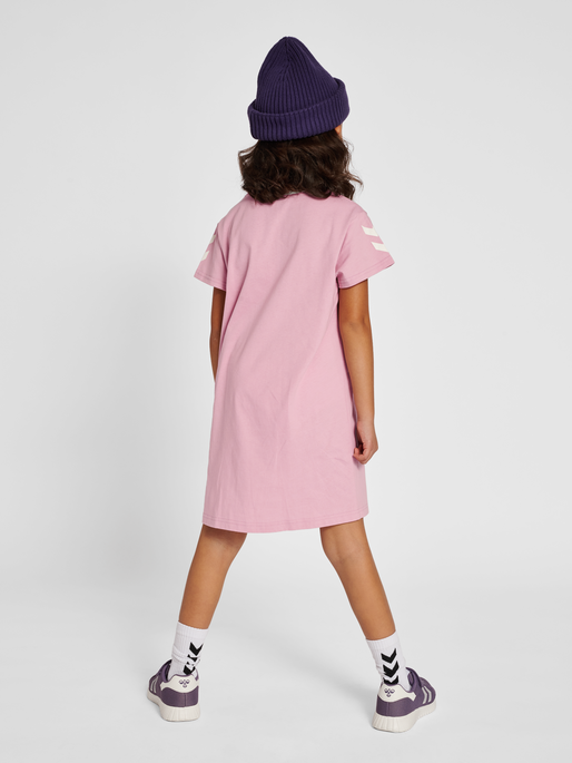 hmlMILLE T-SHIRT DRESS S/S, ZEPHYR, model