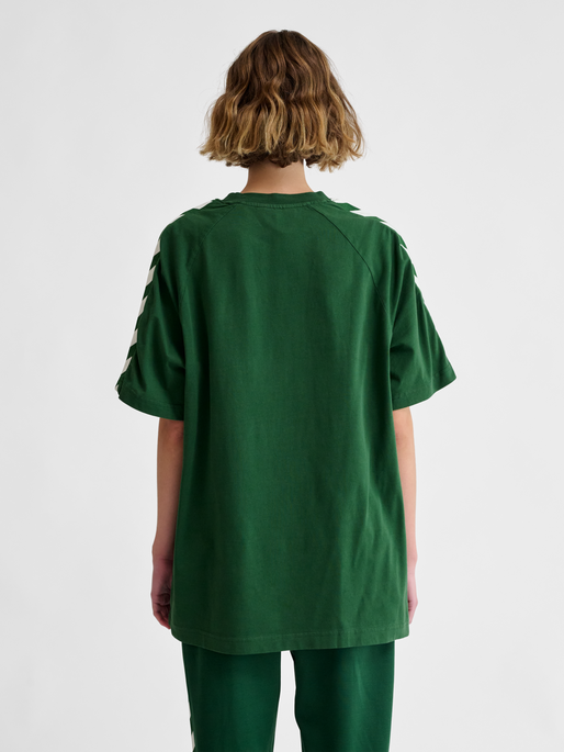 hmlARCHIVE LOOSE T-SHIRT S/S, EDEN, model