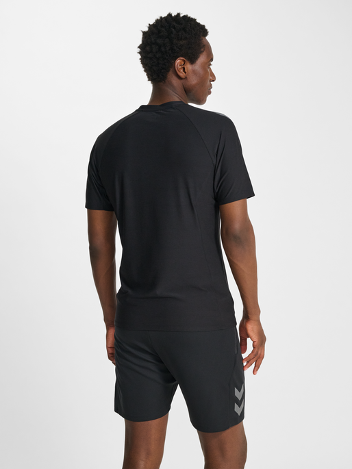 hmlCIMA 2.0 JERSEY S/S, BLACK MELANGE, model